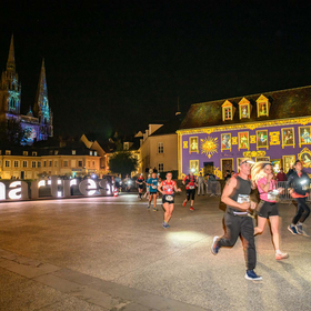 trail-in-chartres-en-lumieres-place-chatelet-16-9-02.jpg