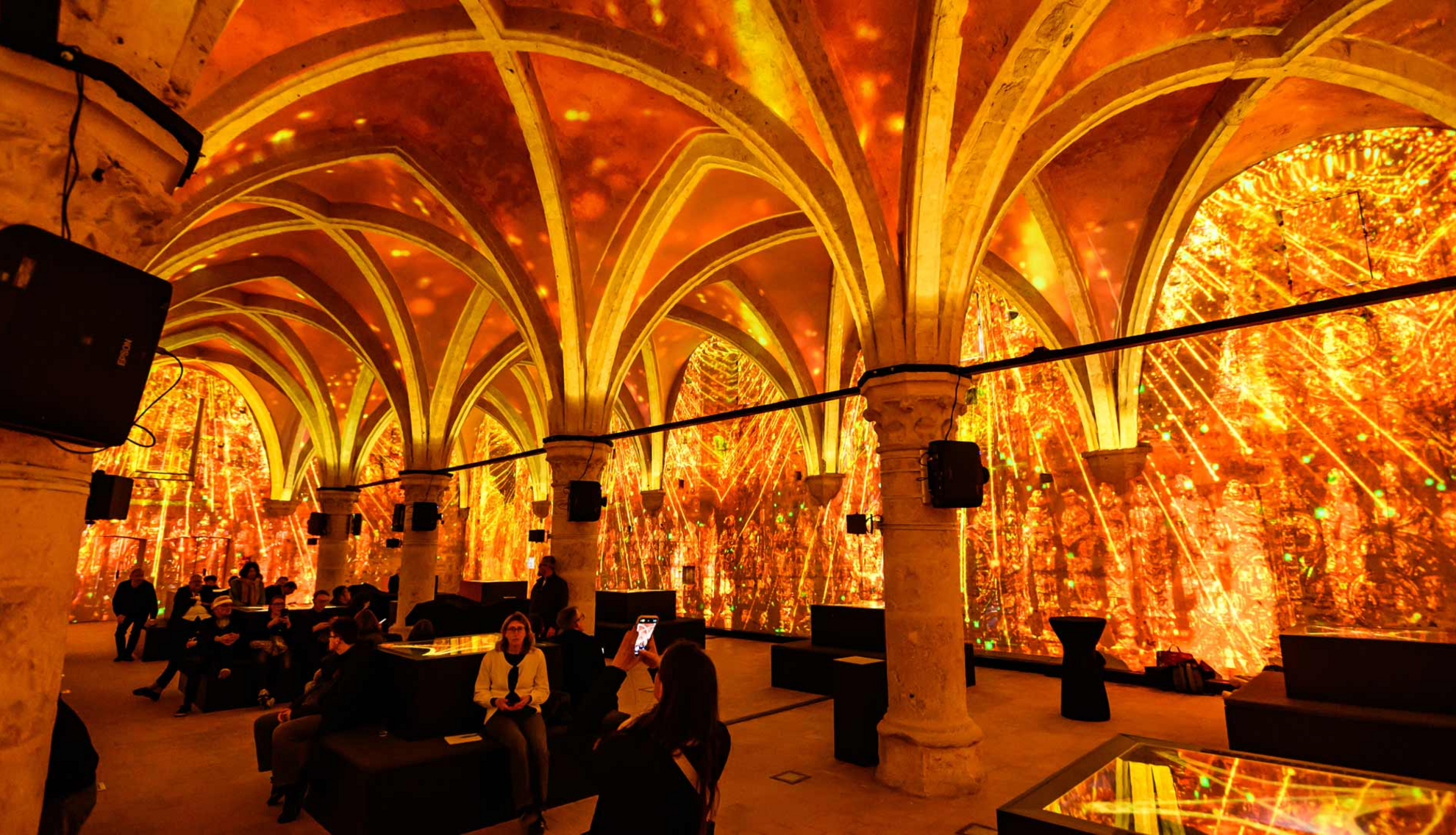 Chartres, Mille Ans d'Éclat : spectacle son et lumière immersif Chartres, Mille Ans d'Éclat : spectacle son et lumière immersif