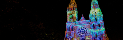 BLEU – miroir des Hommes et du Ciel - Portail royal de la cathédrale BLEU – miroir des Hommes et du Ciel - Portail royal de la cathédrale