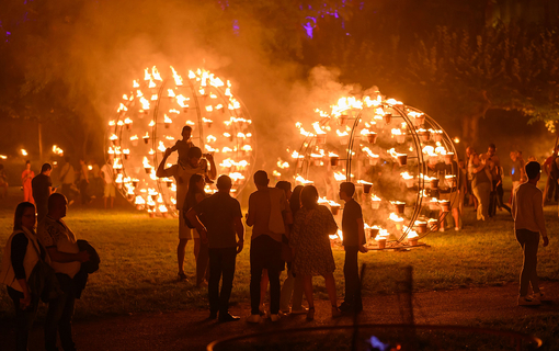 fete-lumiere-2023-carabosse-chartres-en-lumieres-_10_.jpg