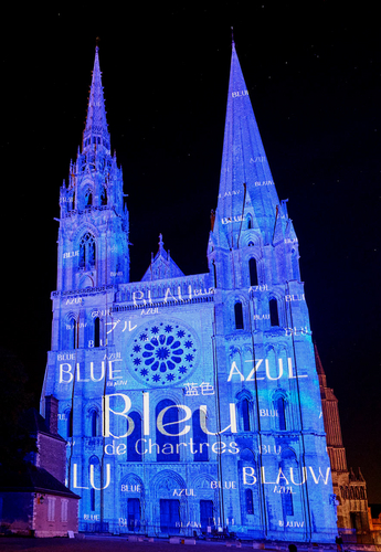 BLEU – miroir des Hommes et du Ciel - Portail royal de la cathédrale BLEU – miroir des Hommes et du Ciel - Portail royal de la cathédrale