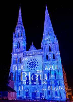 BLEU – miroir des Hommes et du Ciel - Portail royal de la cathédrale BLEU – miroir des Hommes et du Ciel - Portail royal de la cathédrale