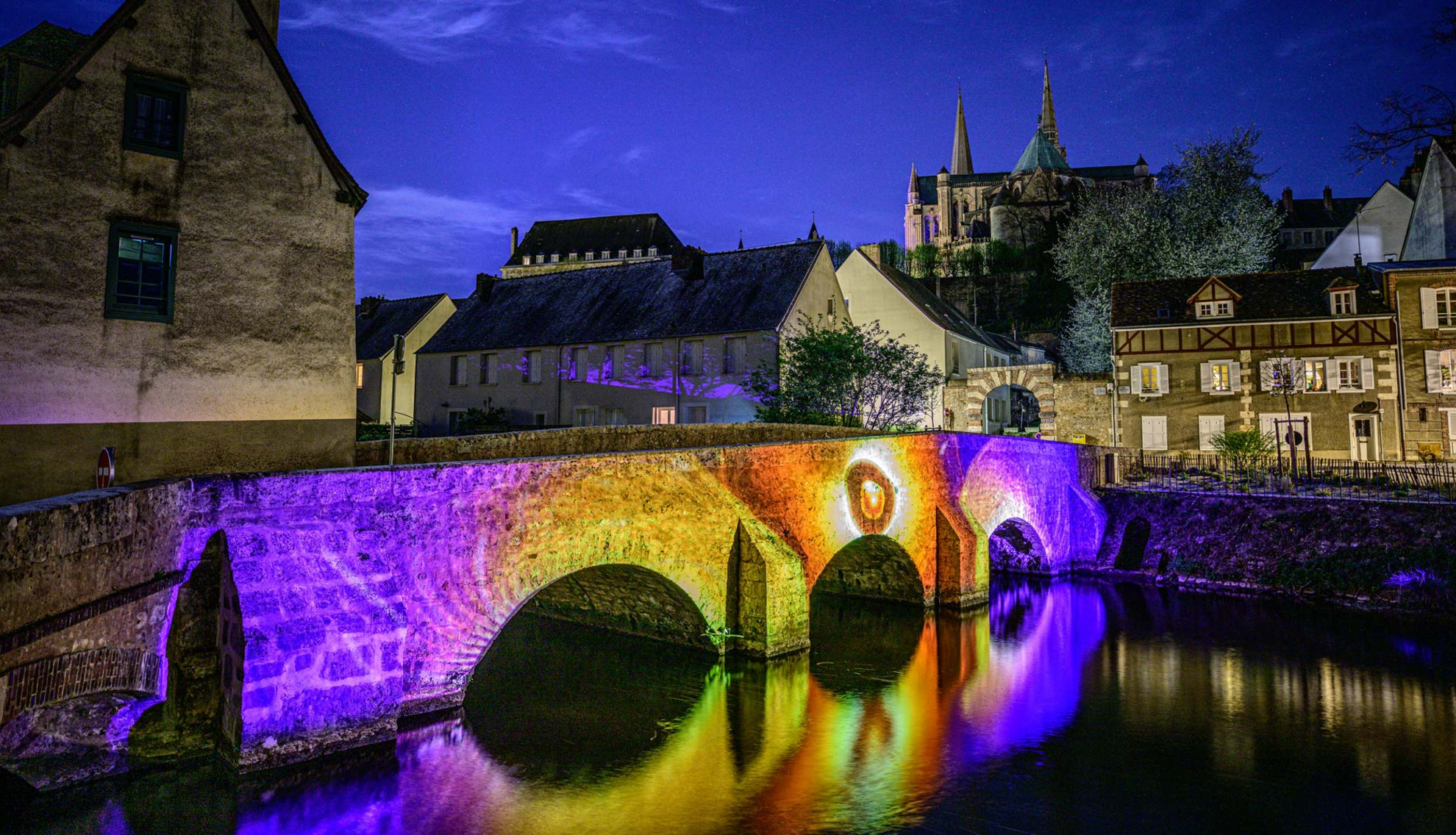 Le pont des Minimes illuminé par Chartres en lumières Le pont des Minimes illuminé par Chartres en lumières