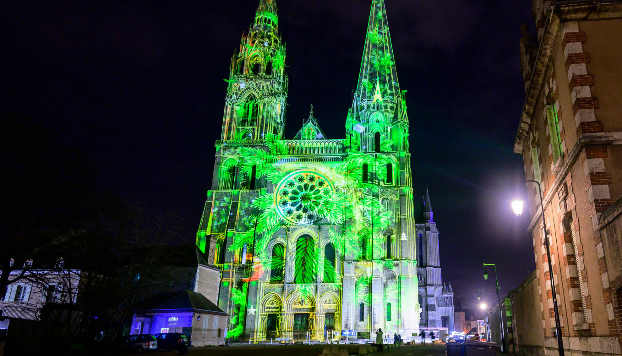 Portail Royal de la cathédrale - Esprit de Noël - Chartres en lumières Portail Royal de la cathédrale - Esprit de Noël - Chartres en lumières